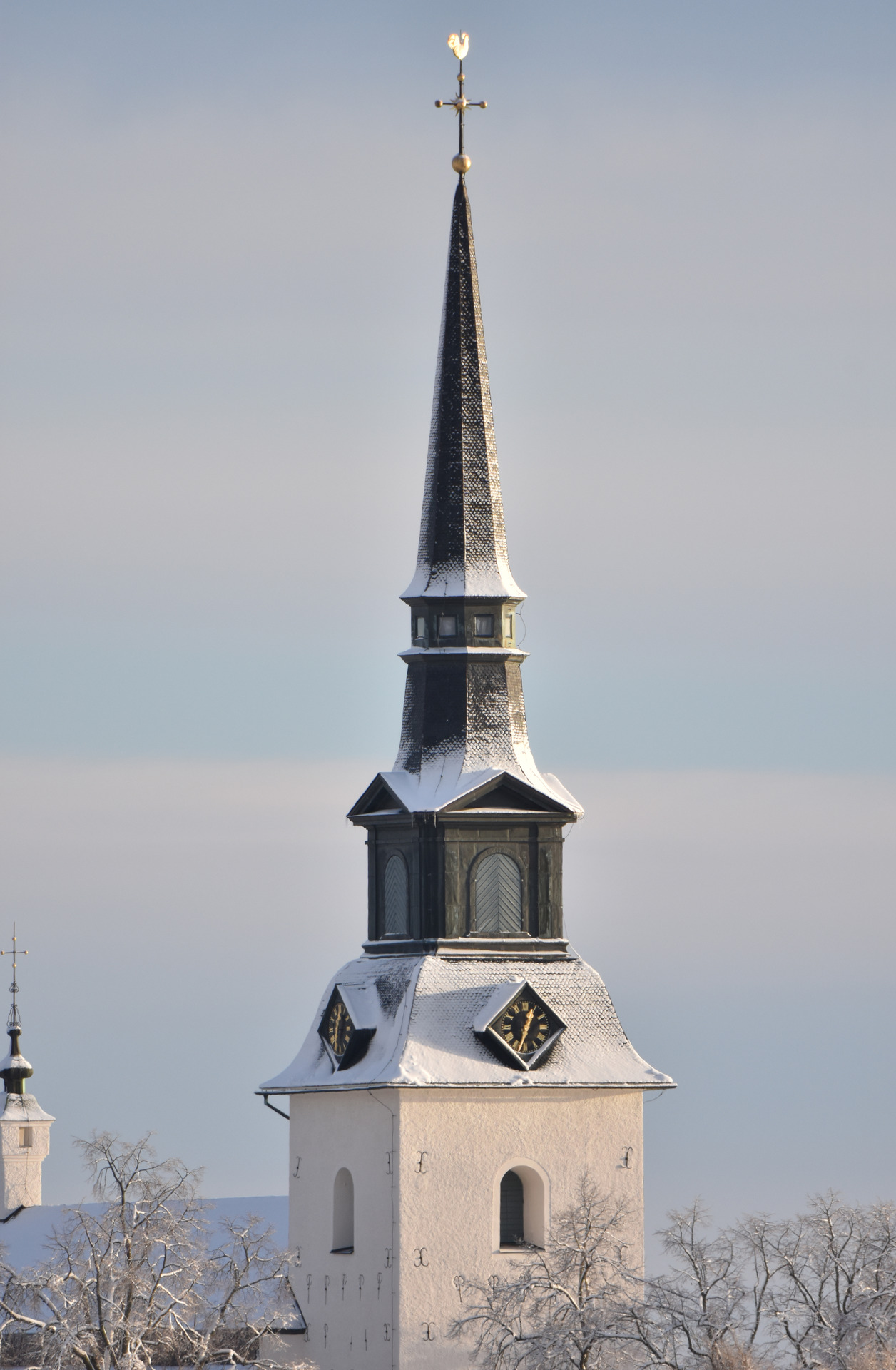 DSC_0788 Lindesbergs Kyrka med pudersnö